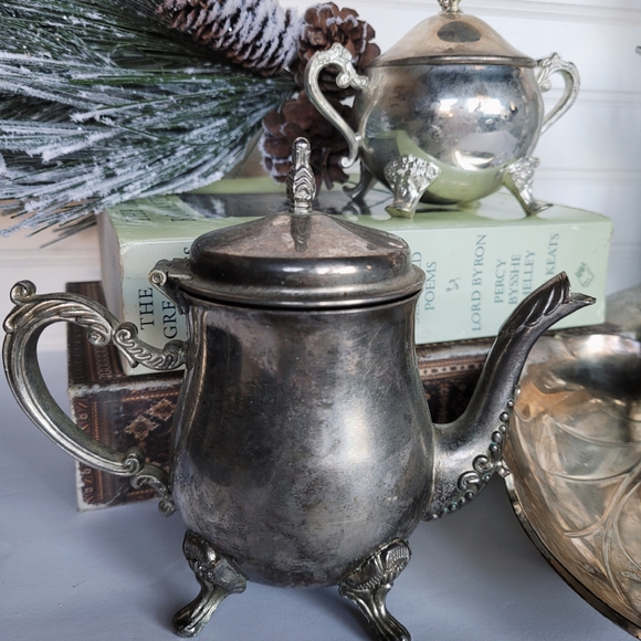 Elegant Silver Tea Set with Leaf Tray - Picture 2 of 6